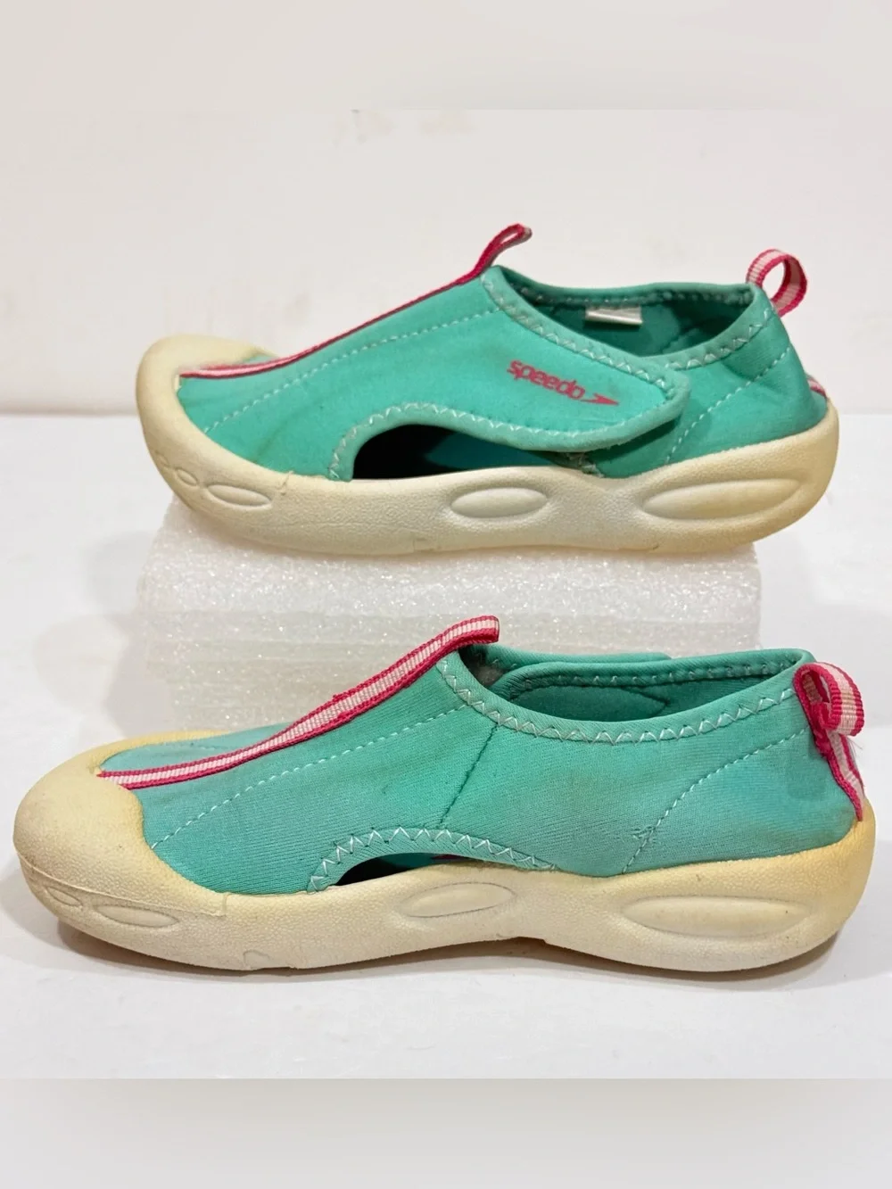 Speedo Water Shoes Mint Green Pink Trim Sz XL 11/12 Kids Unisex Hook Loop Close